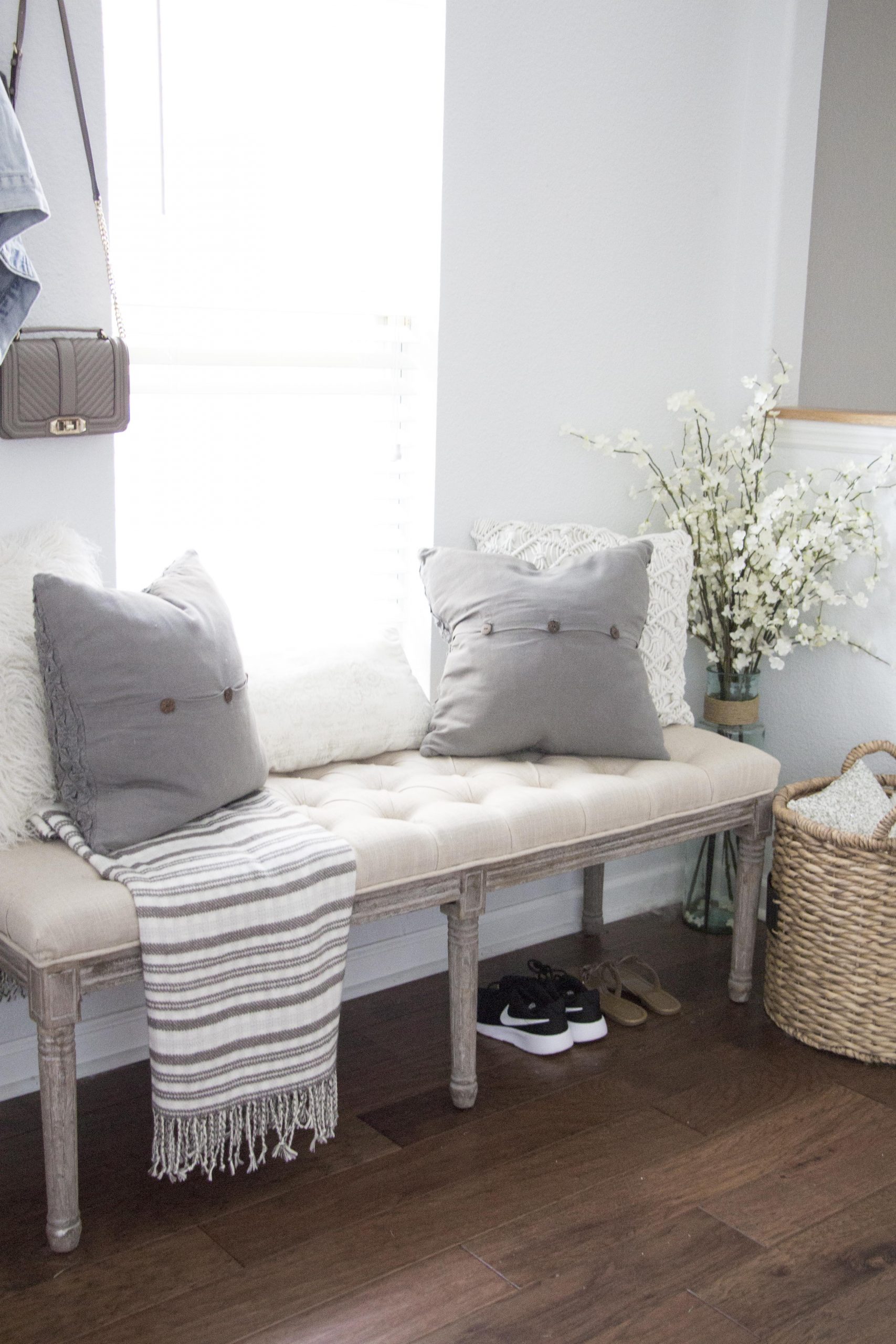 HOME DECOR: ENTRYWAY BENCH